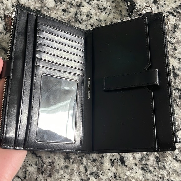 Authentic Michael Kors Wallet - Picture 4 of 4
